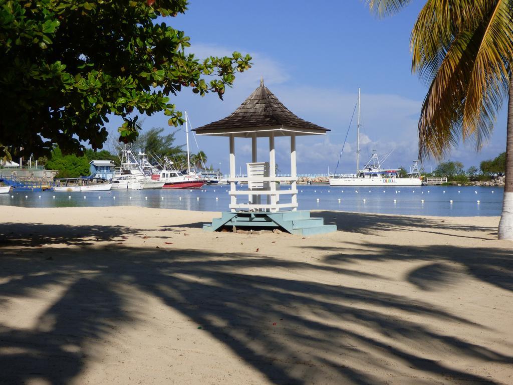 Beach Studio 18 Ocho Rios Bagian luar foto