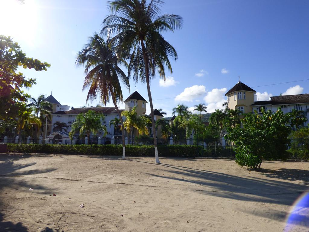 Beach Studio 18 Ocho Rios Bagian luar foto
